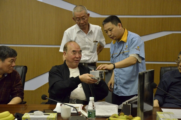 今年会jnh召开专家照拂团座谈会