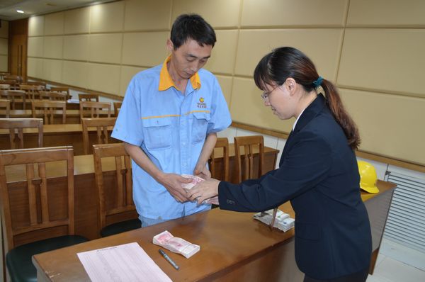 命运无恋人间有爱——今年会jnh整个员工踊跃作难题职工捐款