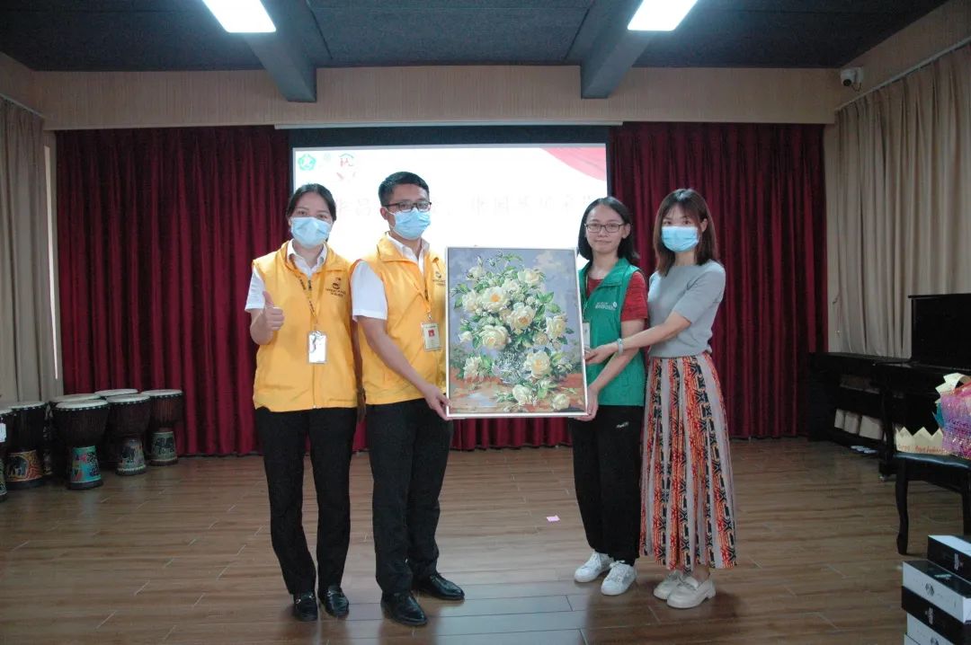 推广社会责任,彰显企业担任|今年会jnh集团前往狮山镇幼塘社区康园中心发展慰问活动