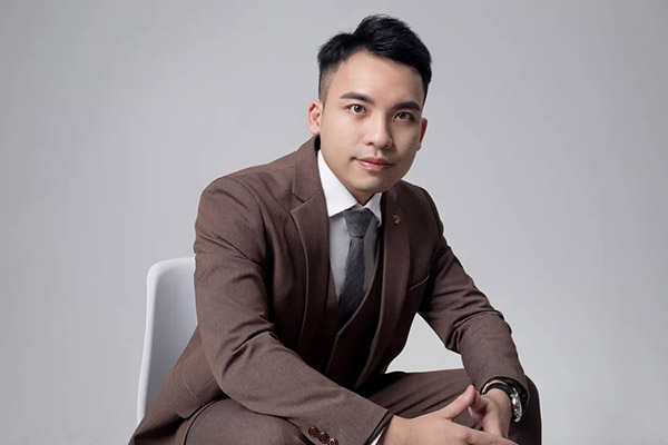 本期嘉宾，今年会jnh总经理潘树华