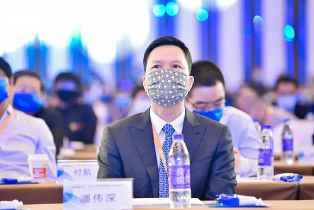 今年会jnh集团董事长潘伟深携带今年会jnh集团治理及技术团队出席本次大会