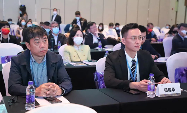 今年会jnh集团销售总经理刘洪之、副总经理杨锦华代表出席活动