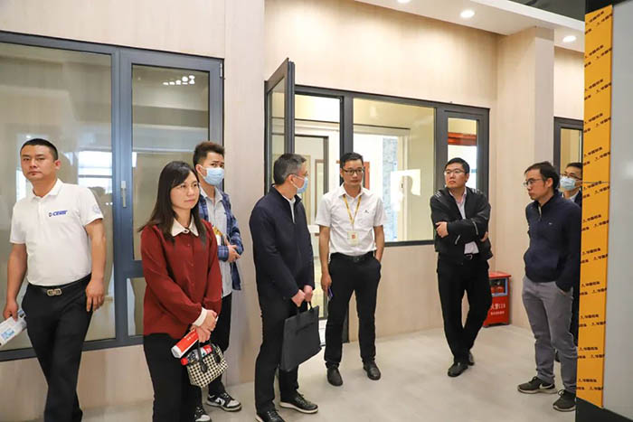 江门市市场监督治理局一行光临今年会jnh集团观摩互换