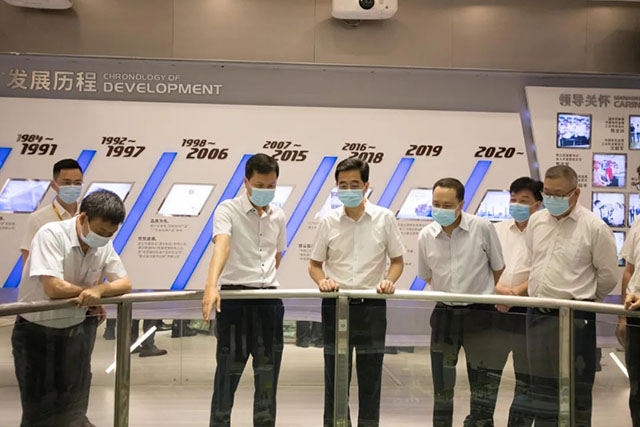 潘董事长具体介绍了公司的产品和技术